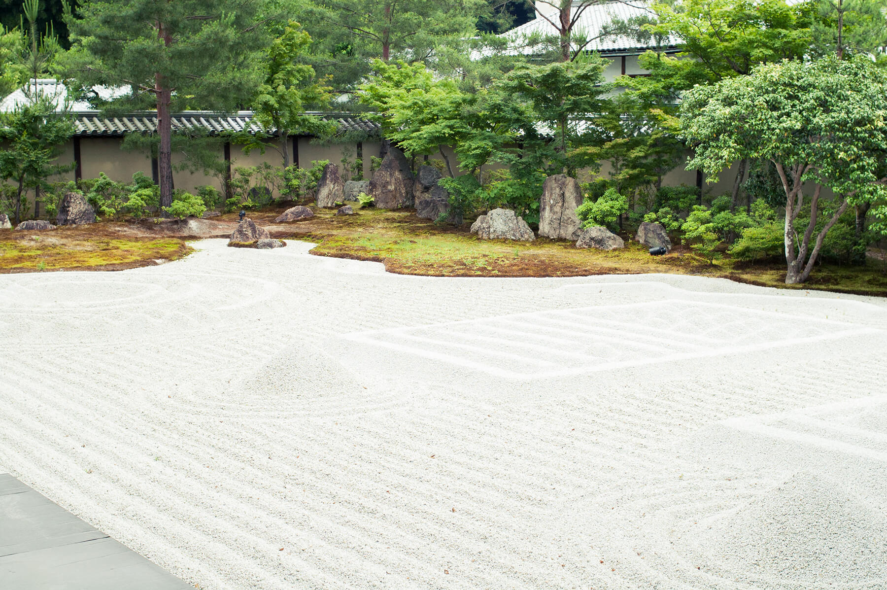 
          京都「高台寺本坊」の庭園写真2
      