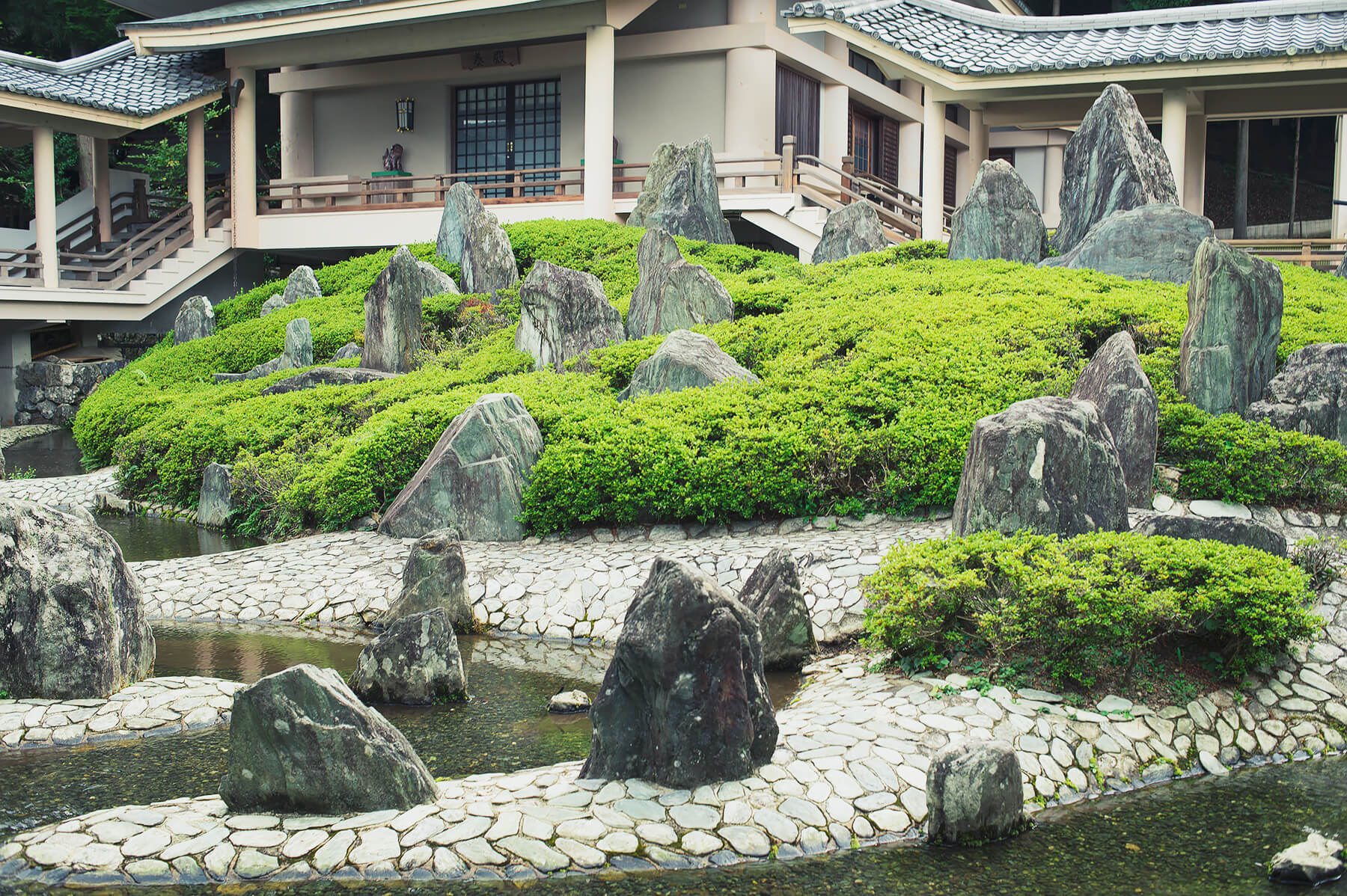 
          Garden photo of the Matsuo-taisha 1
      