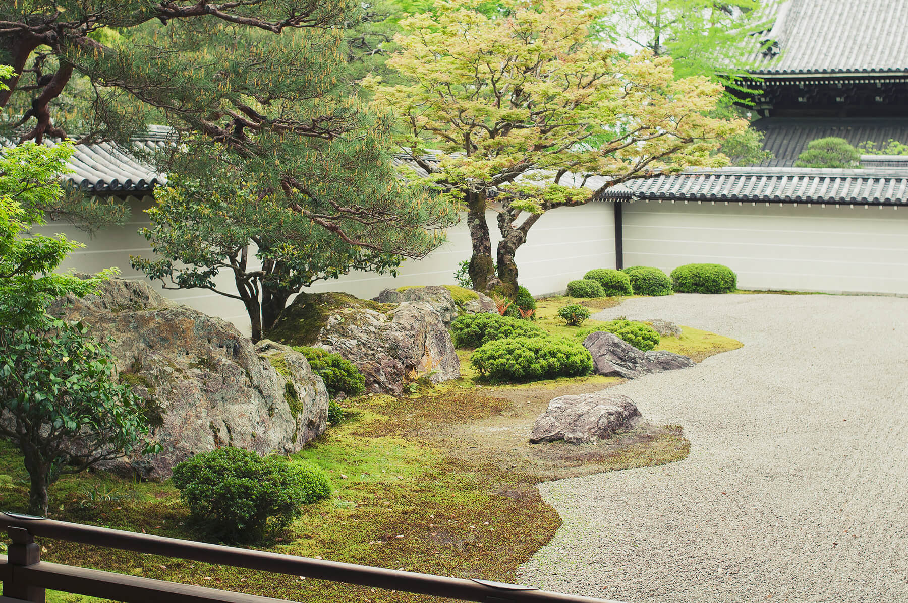
          京都「南禅寺本坊」の庭園写真2
      