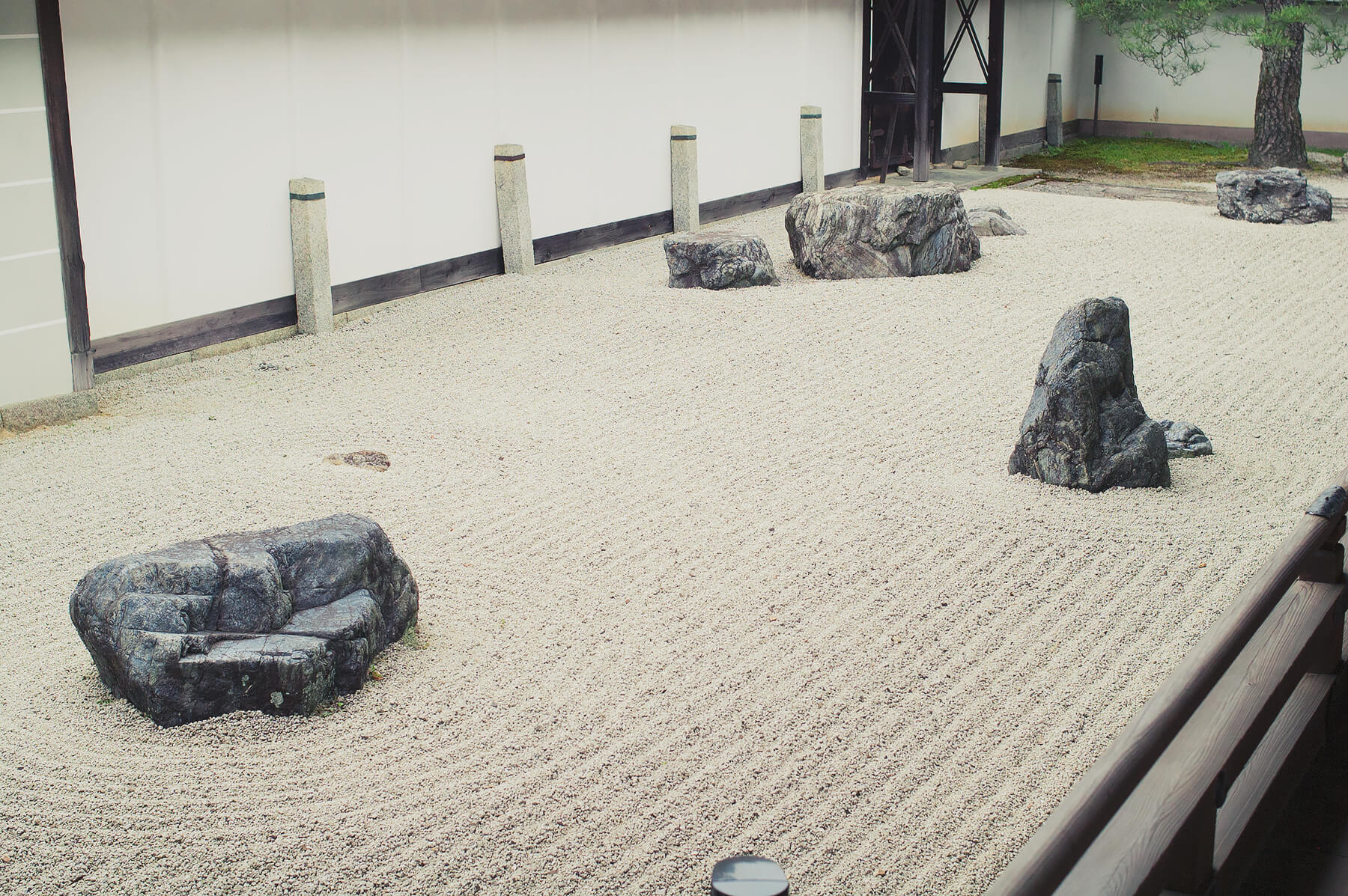 
          京都「南禅寺本坊」の庭園写真3
      