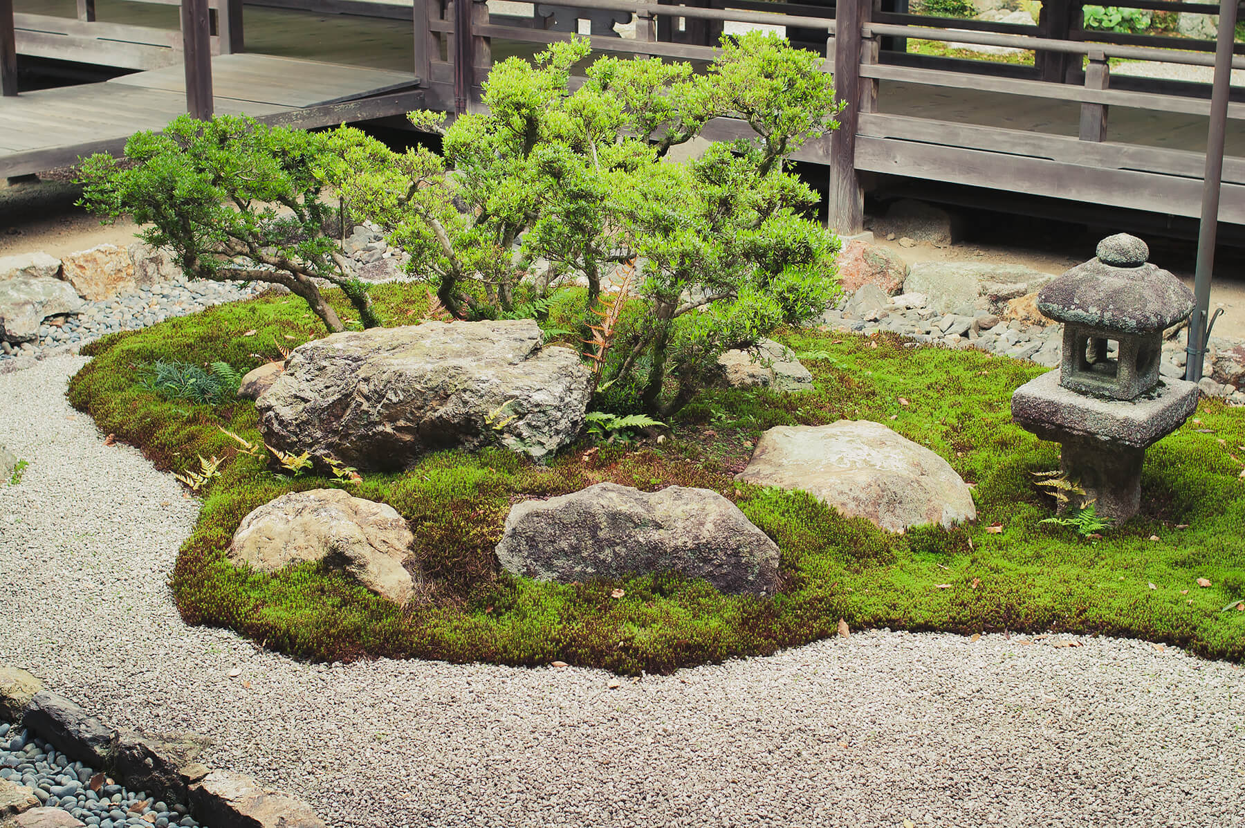 
          京都「南禅寺本坊」の庭園写真4
      