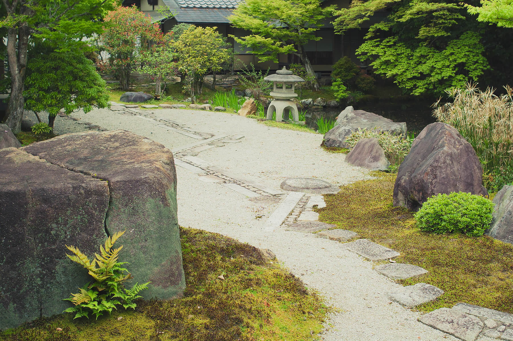 
          京都「南禅寺本坊」の庭園写真5
      