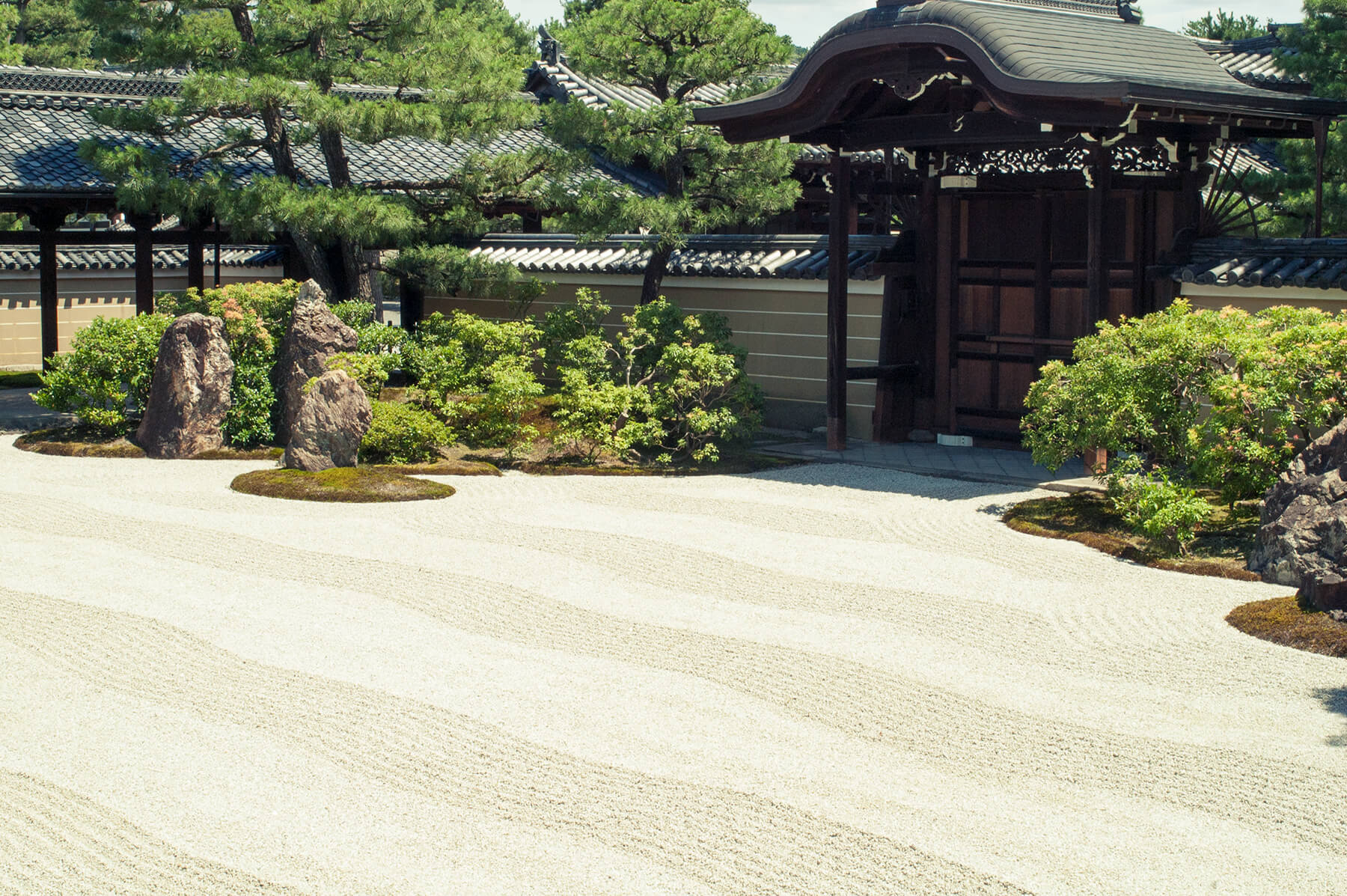 
          京都「建仁寺本坊」の庭園写真2
      