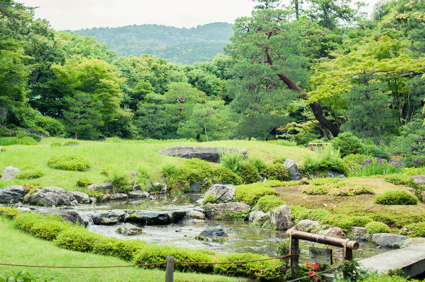 
          京都「無鄰菴」の庭園写真1
      