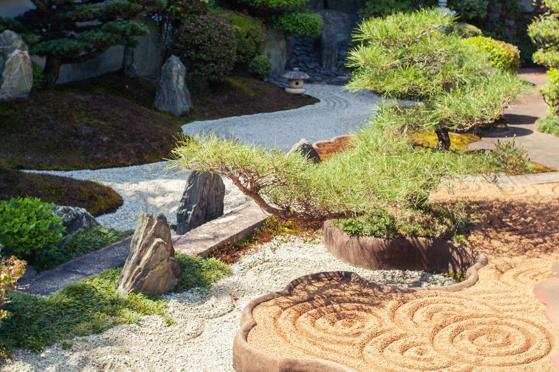 
          京都「東福寺霊雲院」の庭園写真2
      