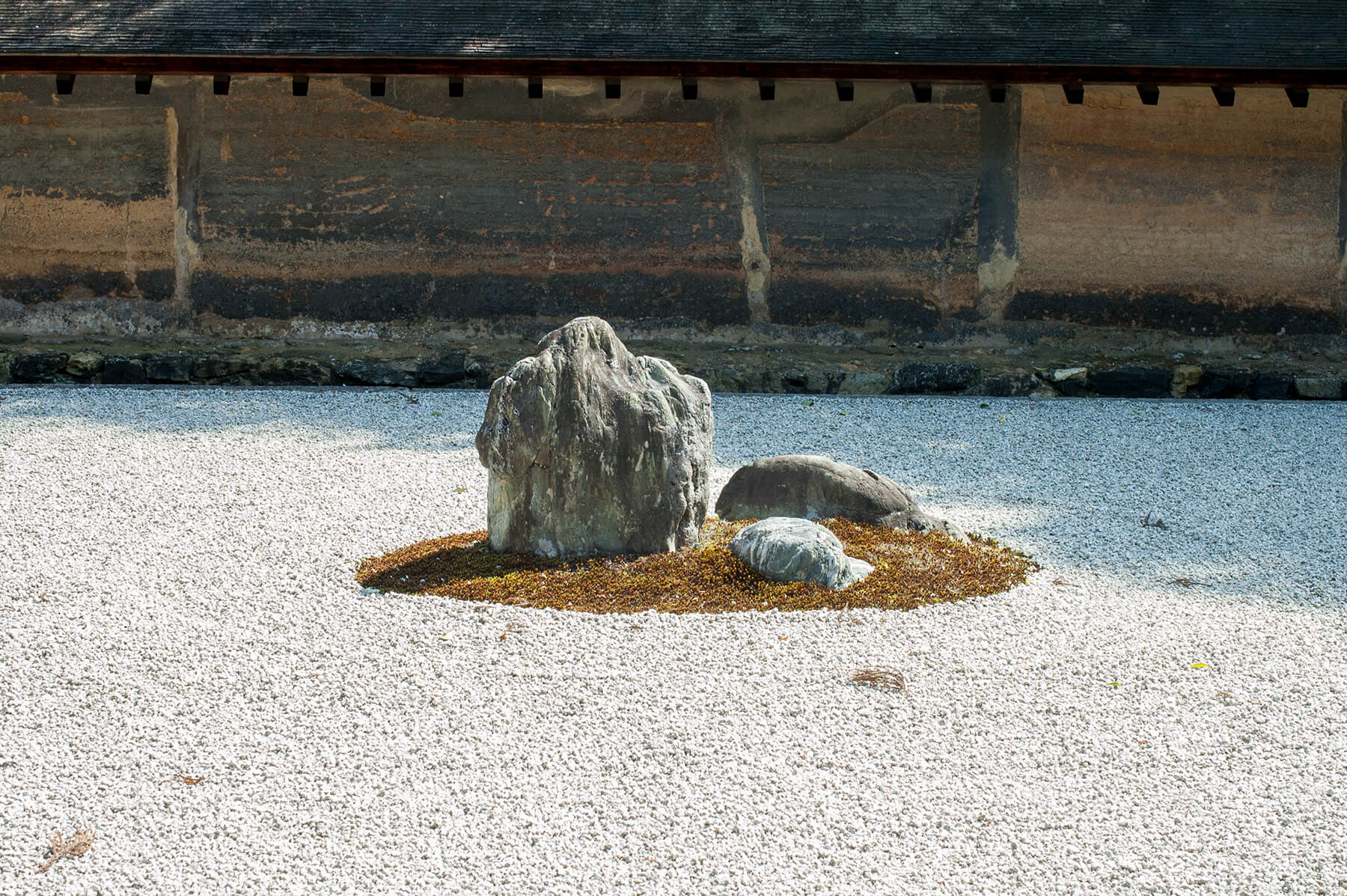 
          京都「龍安寺」の庭園写真4
      