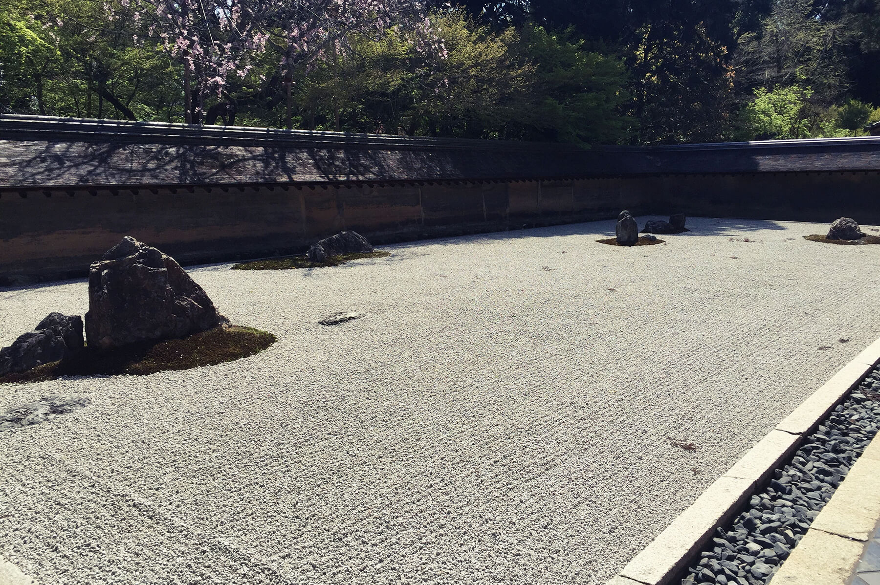 
          京都「龍安寺」の庭園写真1
      