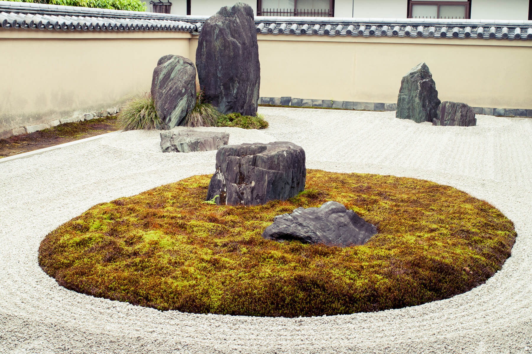 
          京都「大徳寺龍源院」の庭園写真1
      
