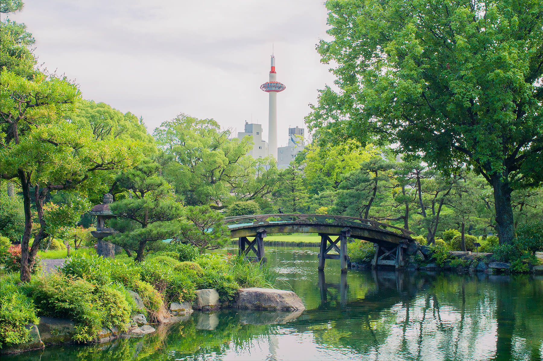
          京都「渉成園」の庭園写真1
      